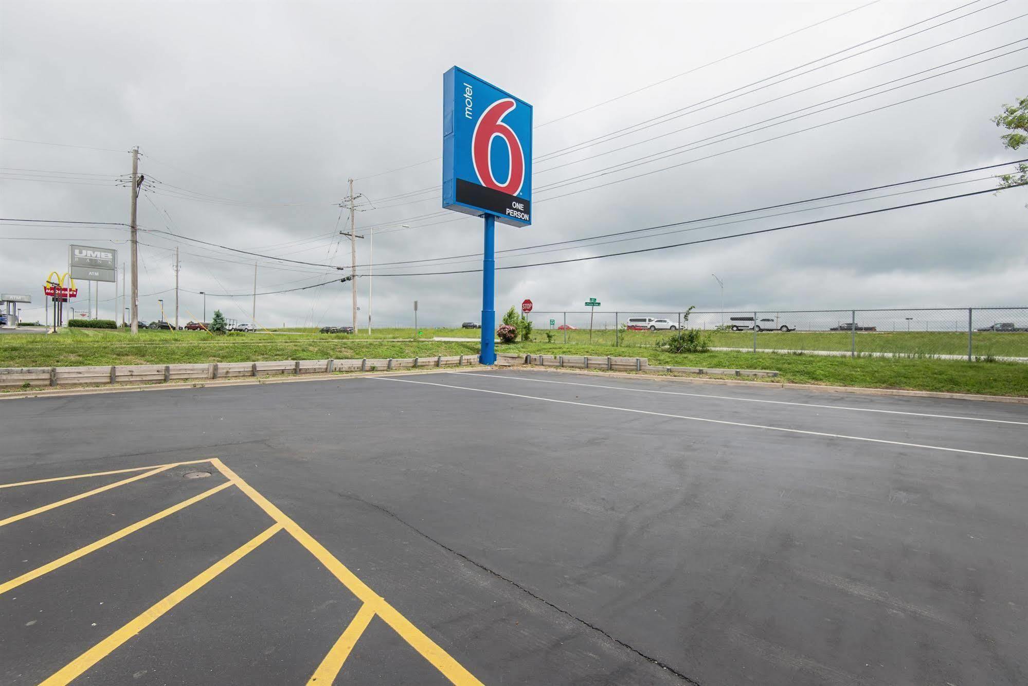 Motel 6 Kansas City, Mo - Airport المظهر الخارجي الصورة