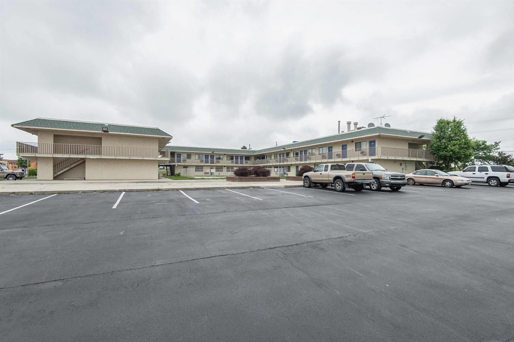 Motel 6 Kansas City, Mo - Airport المظهر الخارجي الصورة