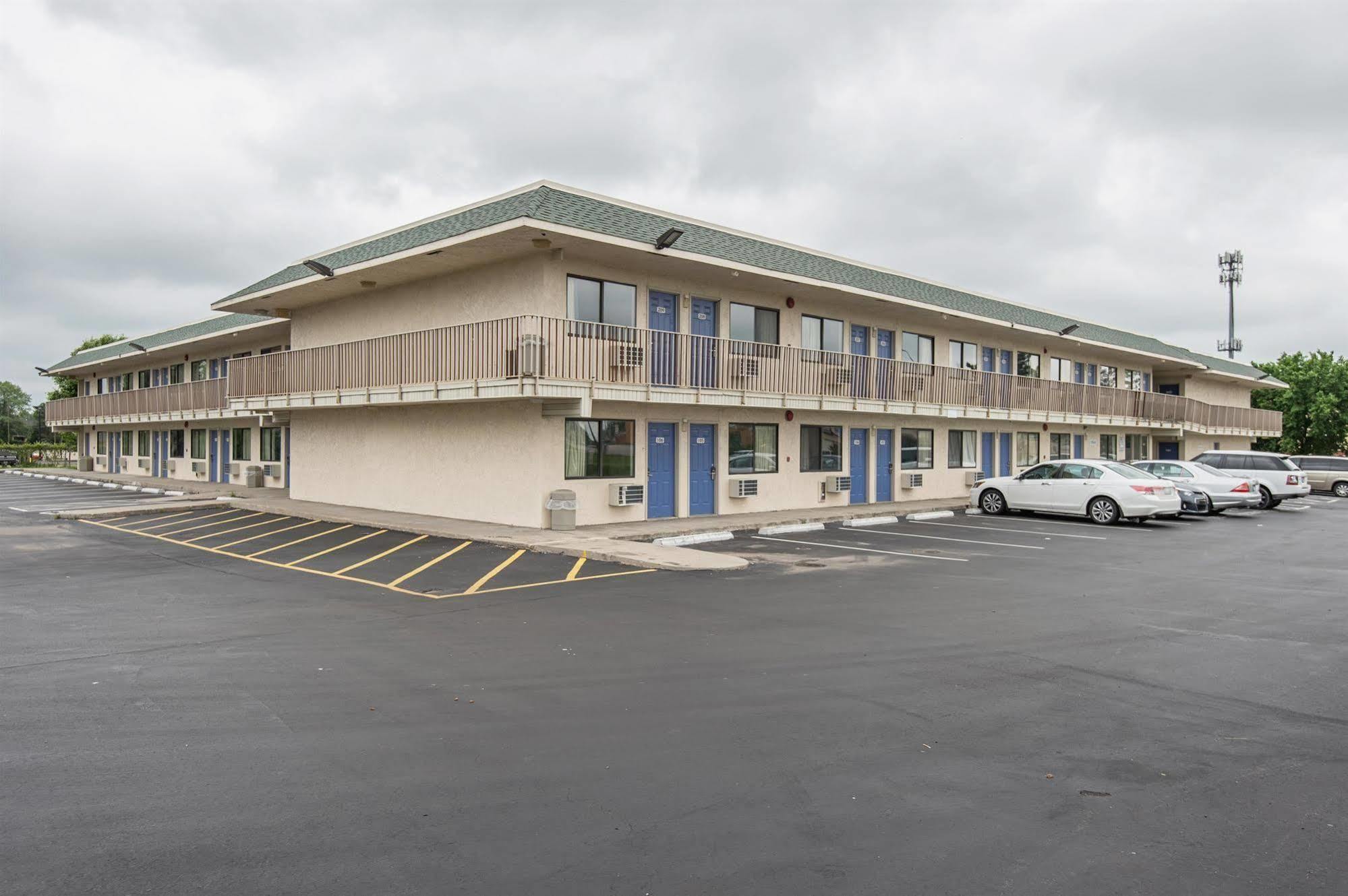 Motel 6 Kansas City, Mo - Airport المظهر الخارجي الصورة