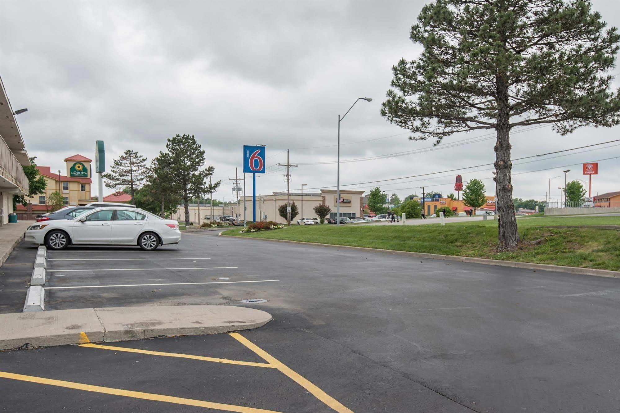 Motel 6 Kansas City, Mo - Airport المظهر الخارجي الصورة