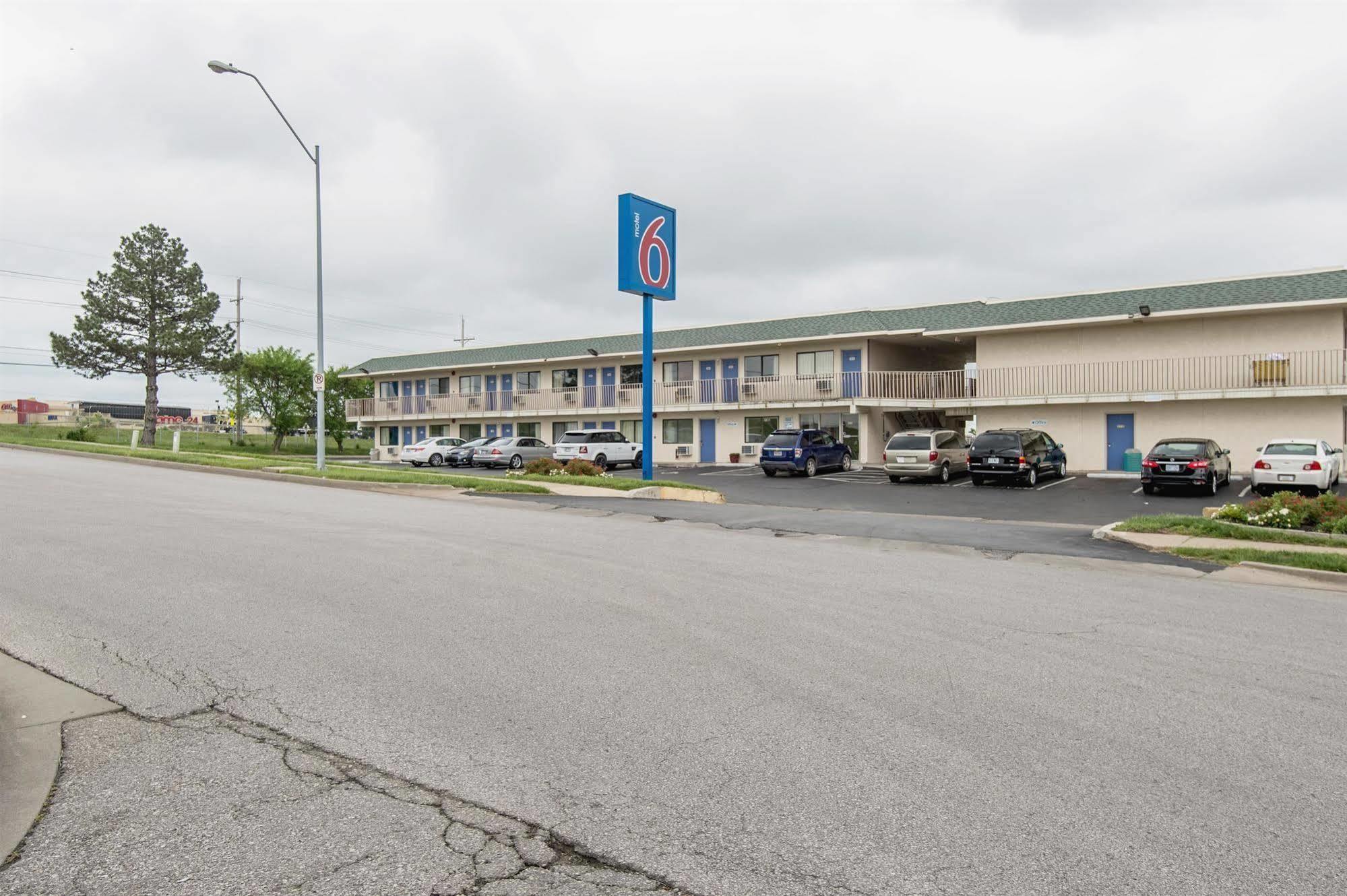 Motel 6 Kansas City, Mo - Airport المظهر الخارجي الصورة
