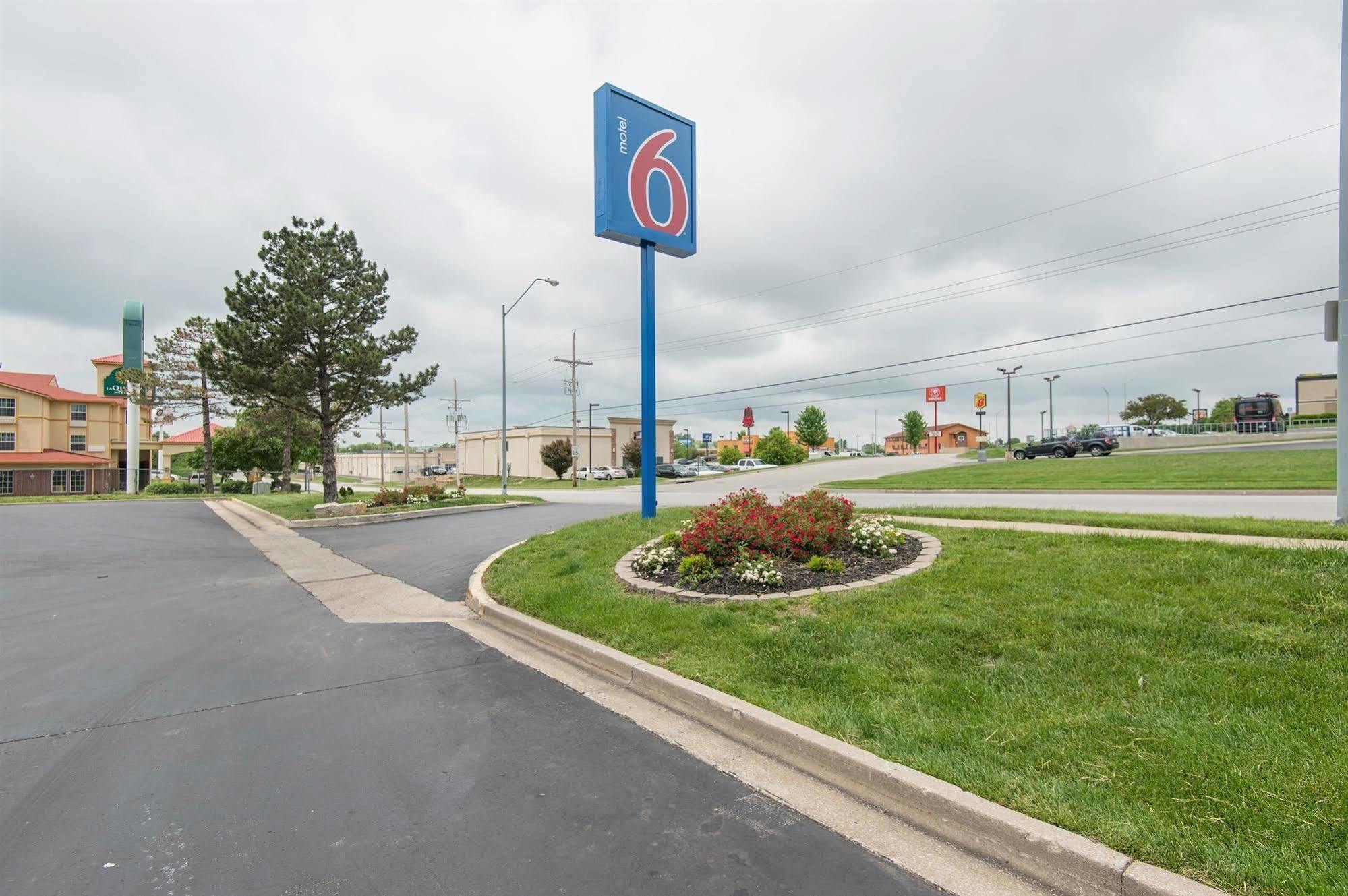 Motel 6 Kansas City, Mo - Airport المظهر الخارجي الصورة