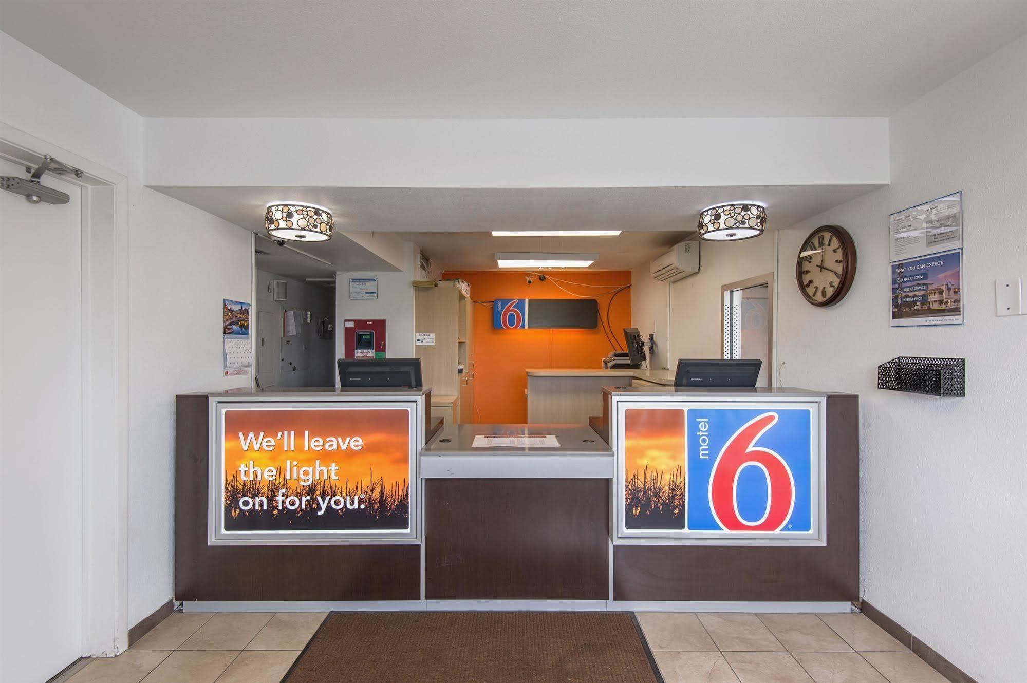 Motel 6 Kansas City, Mo - Airport المظهر الخارجي الصورة