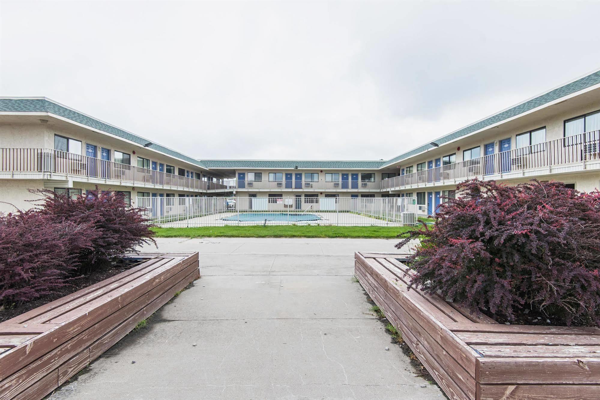 Motel 6 Kansas City, Mo - Airport المظهر الخارجي الصورة