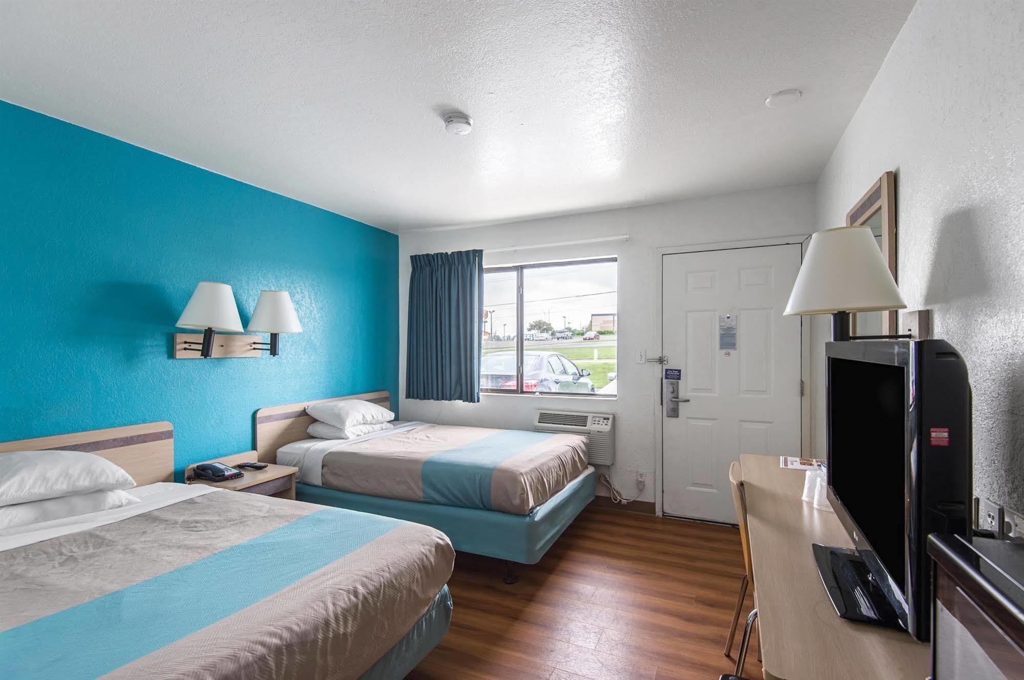 Motel 6 Kansas City, Mo - Airport المظهر الخارجي الصورة